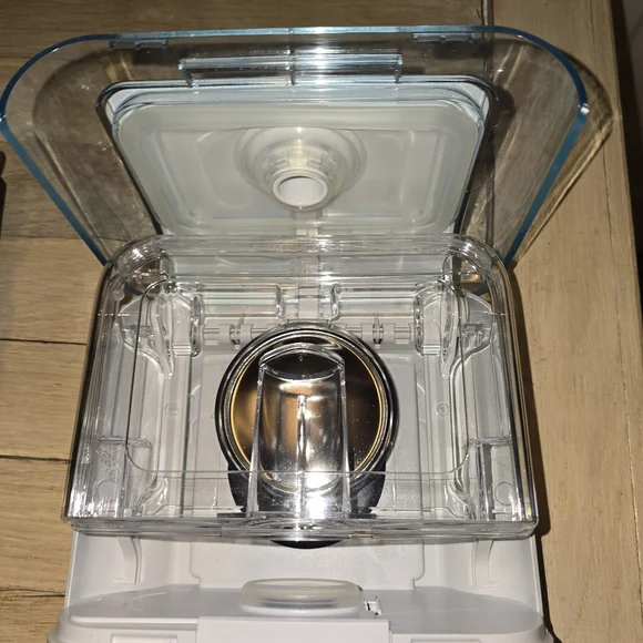 49 Hours Philips Dreamstation Machine With Humidifier - Picture 3 of 4